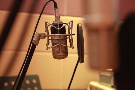 “配音员应时刻注意加强影视配音基础”