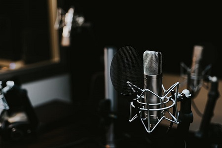 “配音中老年人的声音特点”