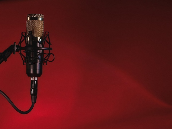 “配音员的声音弹性就是好声音的标准”