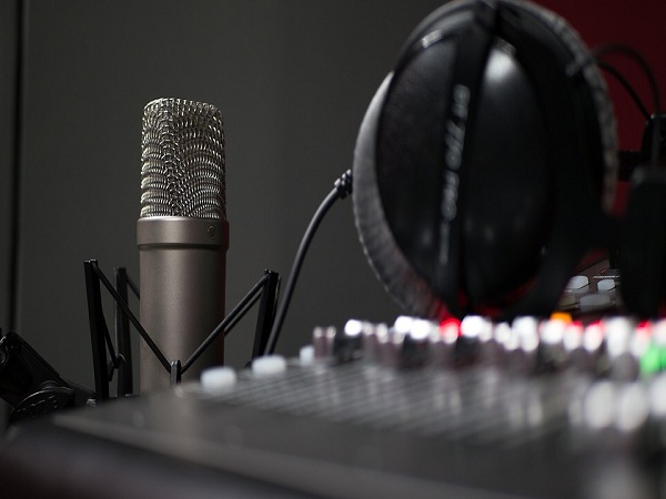 “配音员科学用声提高声音亲和力”
